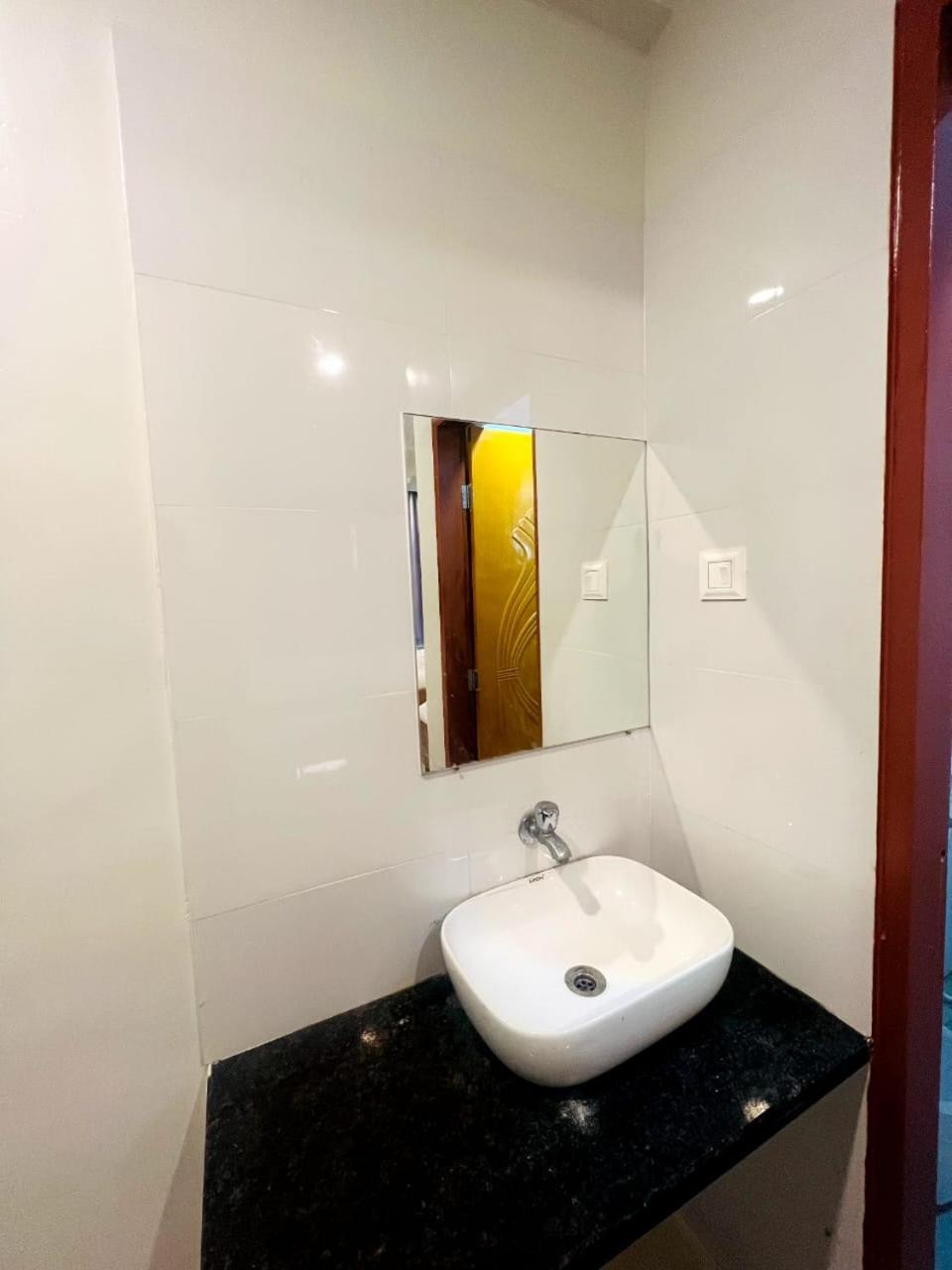 שירדי Hotel Sai Smruti מראה חיצוני תמונה