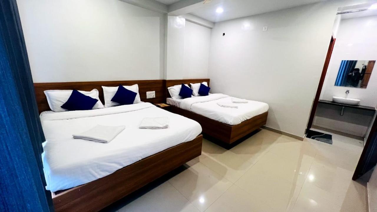 שירדי Hotel Sai Smruti חדר תמונה